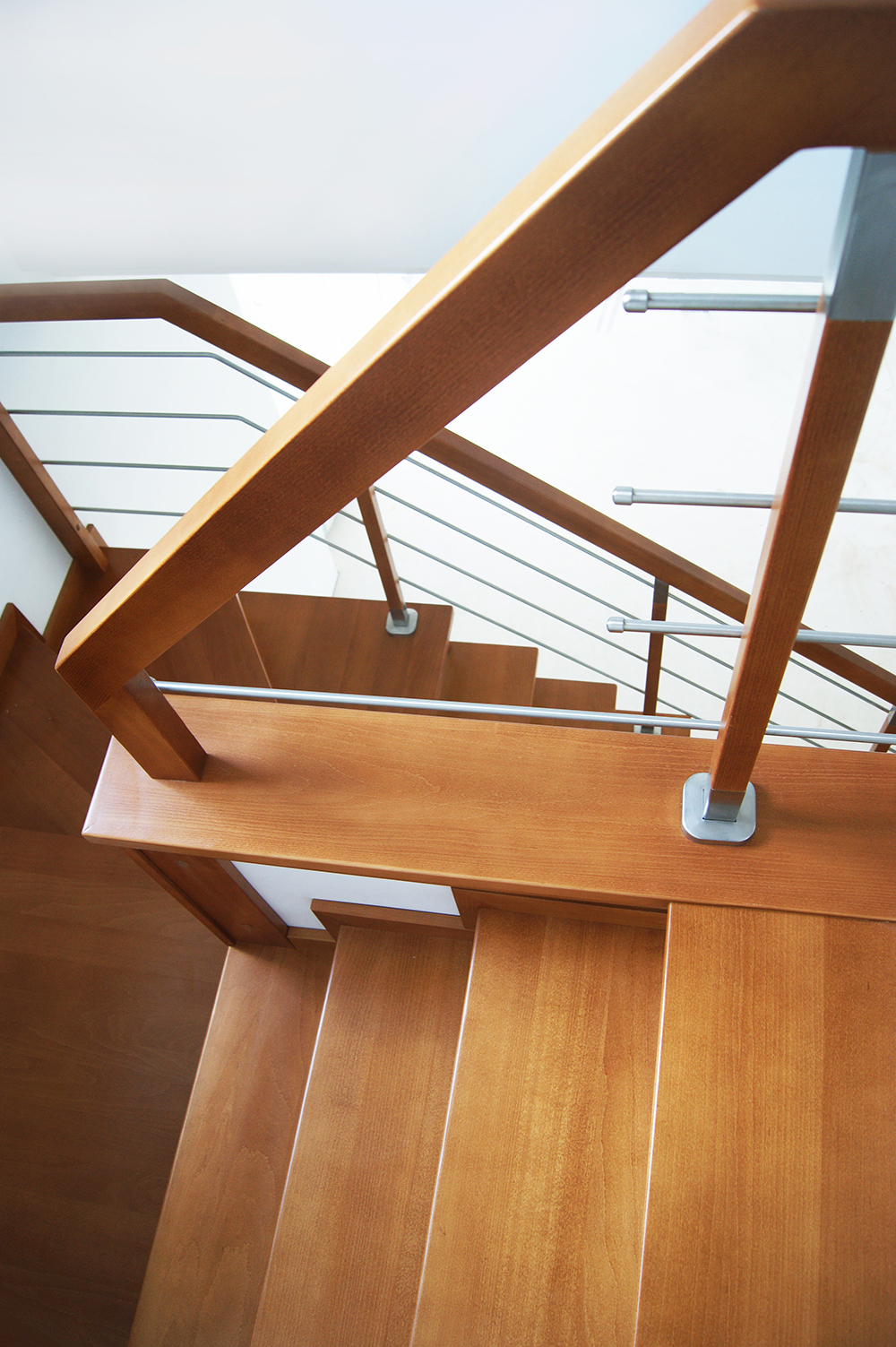Nowoczesne schody drewniane WOODSY - projekt na miarę Modern Stairs