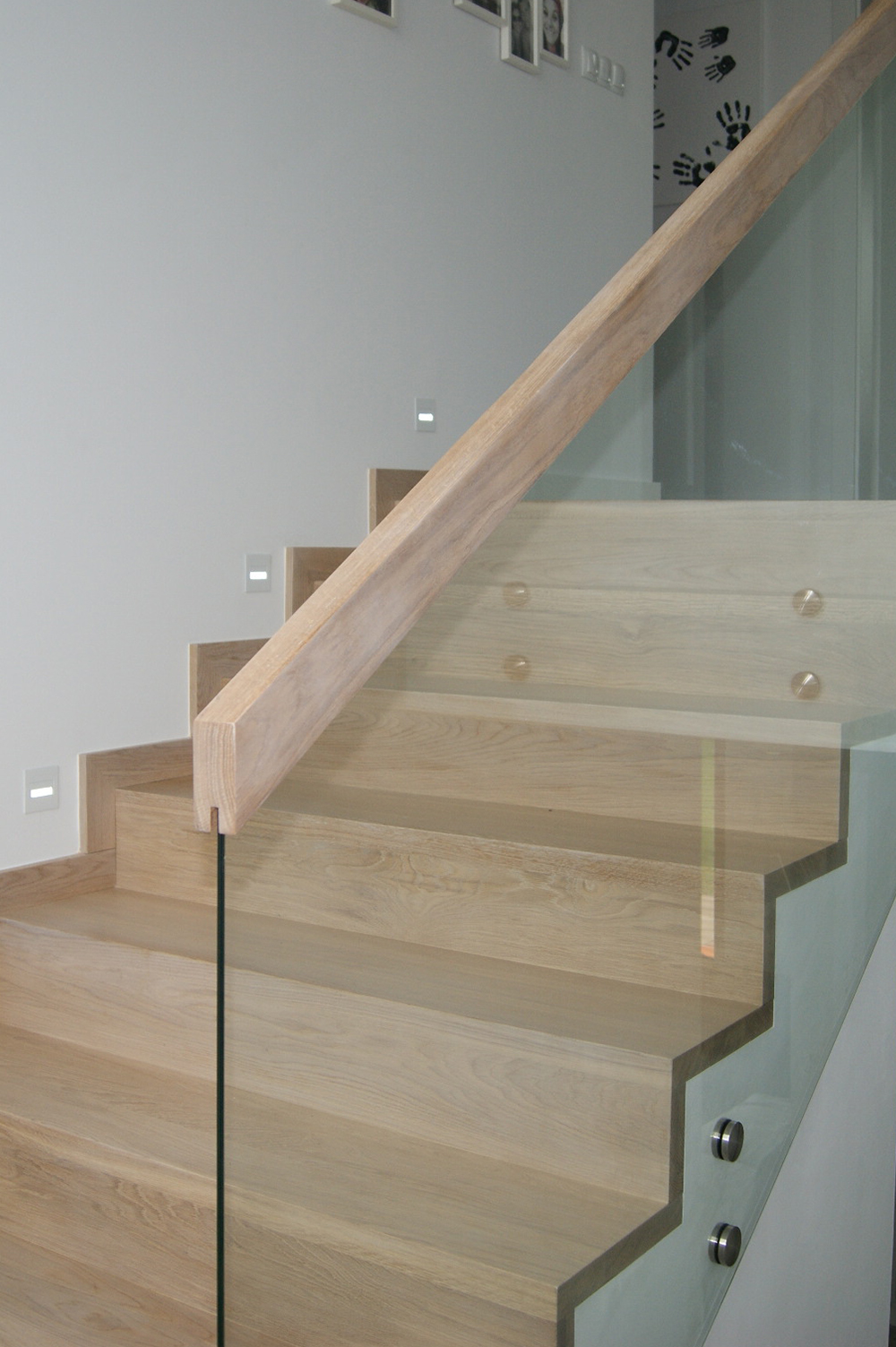 Schody dywanowe - Styl, który zachwyca lekkością Schody dywanowe